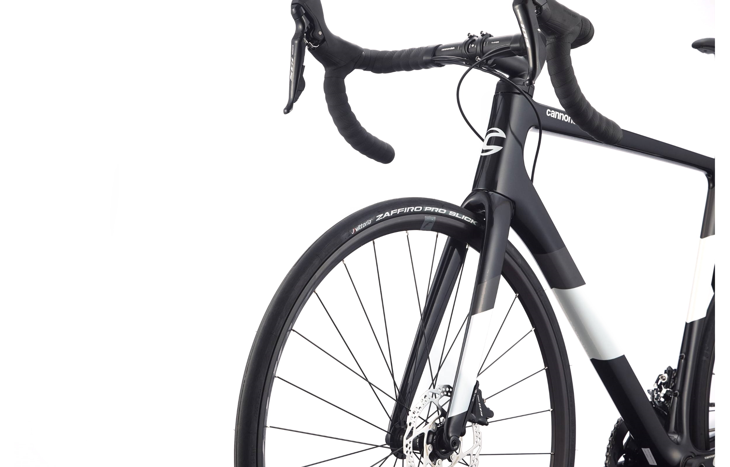 Шоссейный велосипед Cannondale SuperSix Carbon 105 Disc 28" Черно-белый 2020