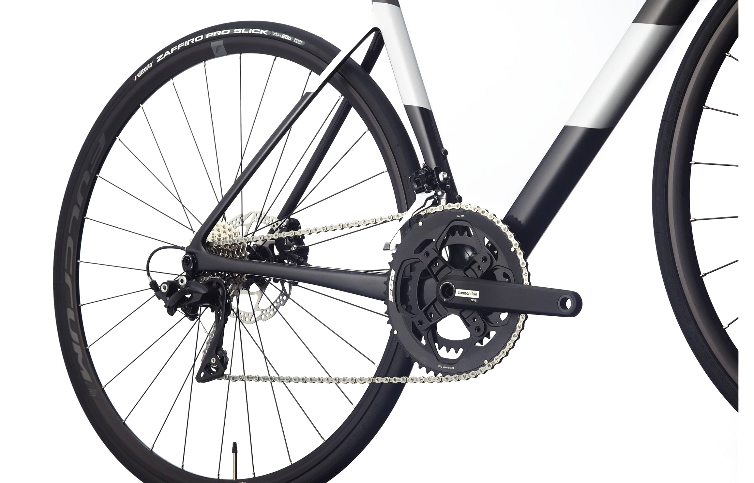 Шоссейный велосипед Cannondale SuperSix Carbon 105 Disc 28" Черно-белый 2020