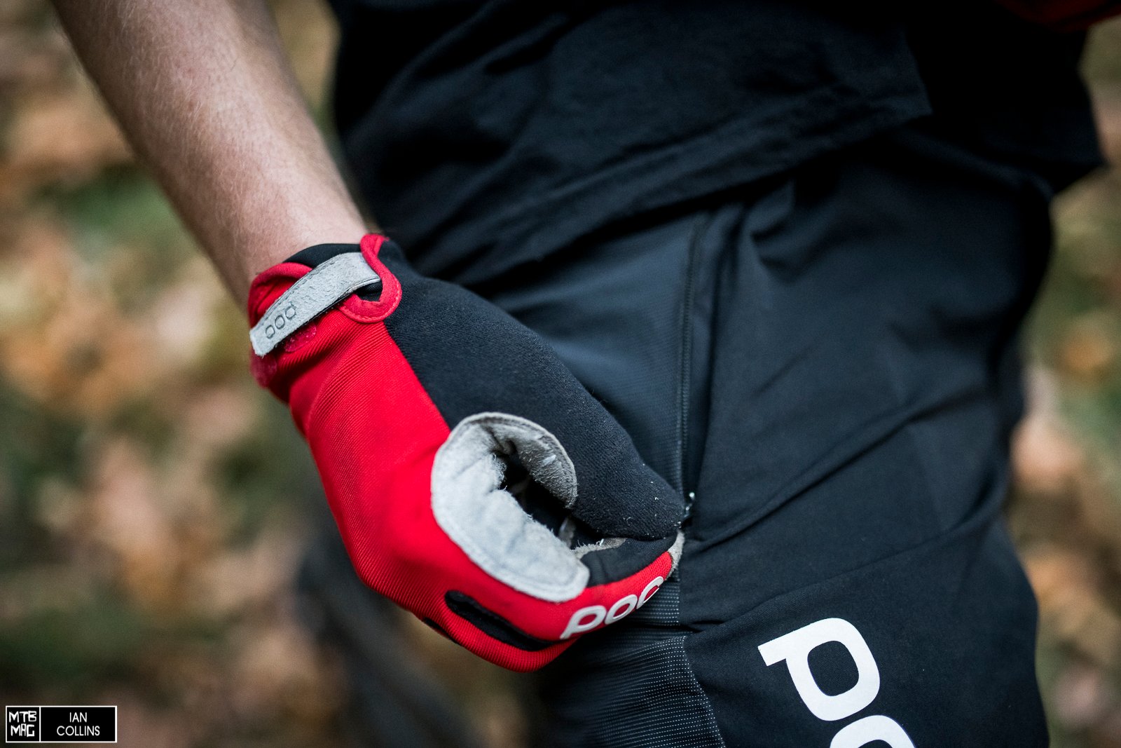 Велоперчатки POC Resistance Enduro ADJ Glove Black/Blue, р.M