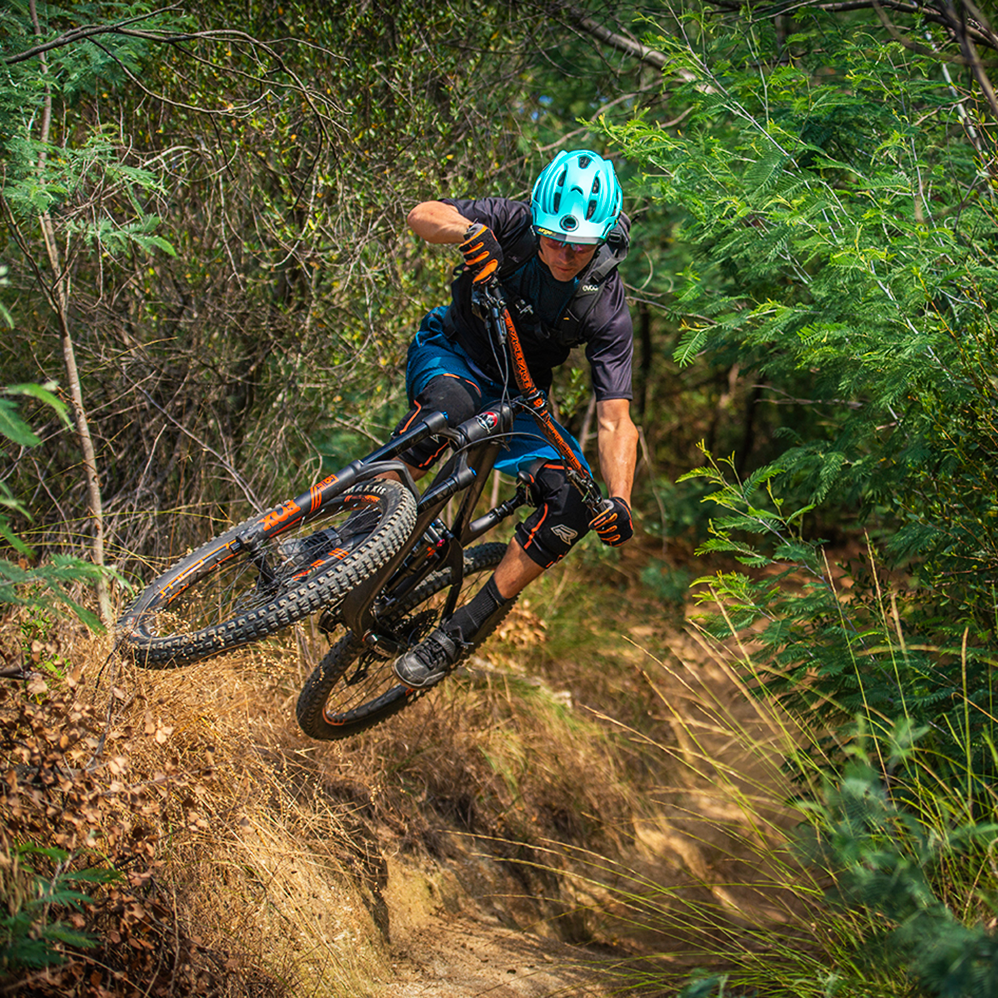 Велошлем Urge Supatrail RH Бирюзовый