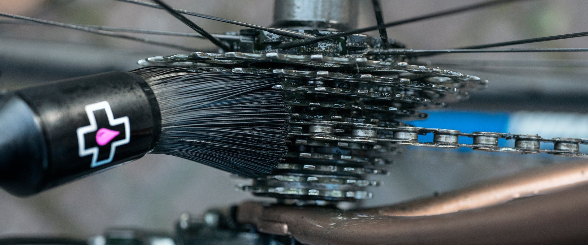 HERO-Drivetrain-Detailing-Brush_1900x_crop_center.jpg HERO-Drivetrain-Detailing-Brush_1900x_crop_center.jpg