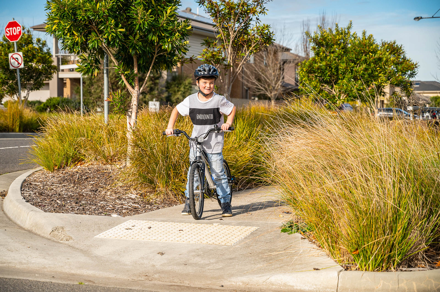 Детский велосипед Apollo NEO 6s boys 20", Brushed Alloy / Black / Orange Fade