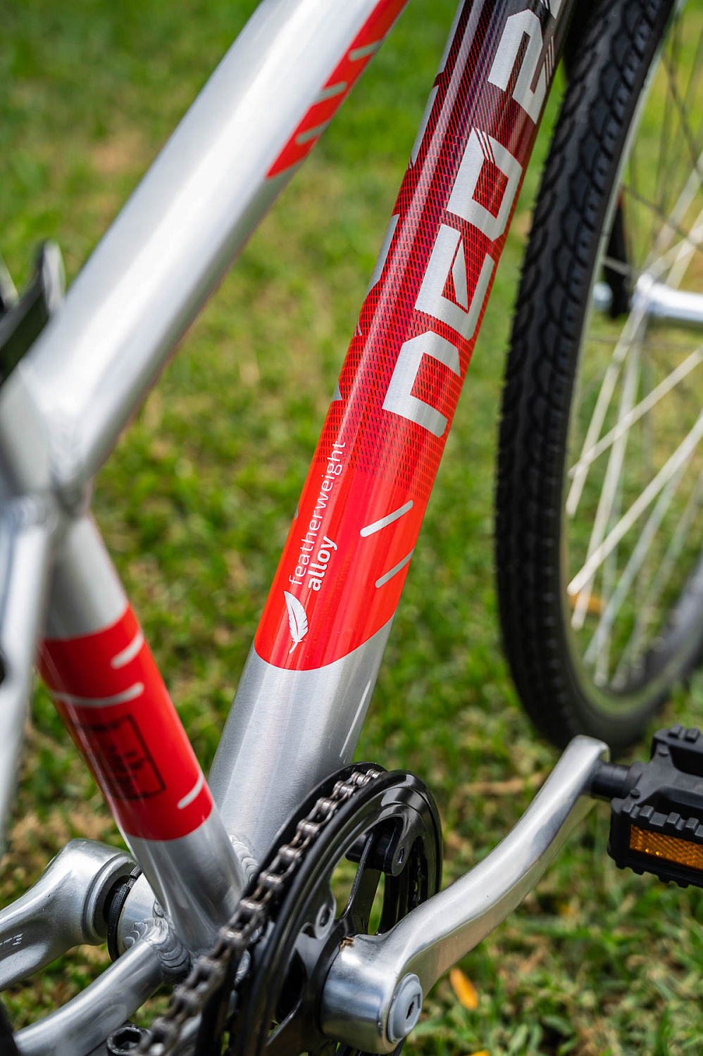 Детский велосипед Apollo NEO 7s boys 24" Brushed Alloy / Black /Red Fade