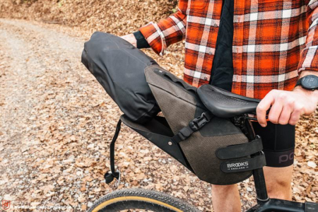 Велосумка подседельная Brooks Scape Saddle Roll bag, Mud Green