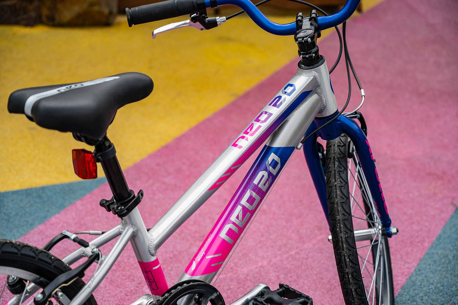 Детский велосипед Apollo NEO 6s girls 20", Brushed Alloy / Navy Blue / Pink Fade