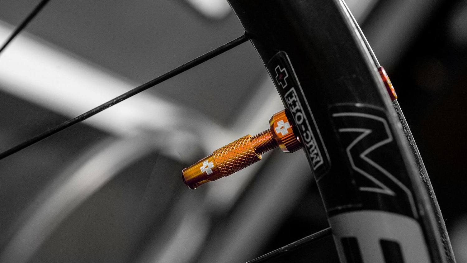 Вентили для бескамерных колес MUC-OFF Tubeless Presta Valve, 60 мм, красные