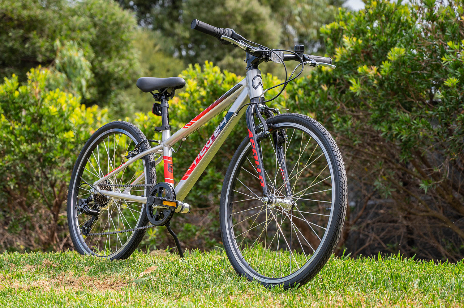 Детский велосипед Apollo NEO 7s boys 24" Brushed Alloy / Black /Red Fade