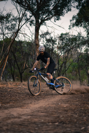Велофара Knog PWR Mountain 2000 Lumens